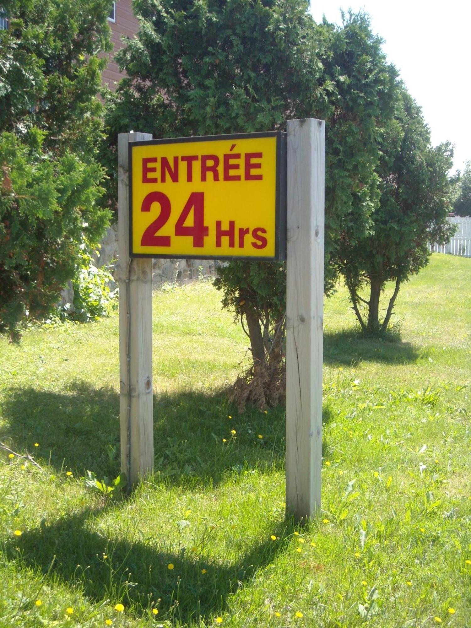 Motel Montreal Notre-Dame-de-l'Ile-Perrot Εξωτερικό φωτογραφία