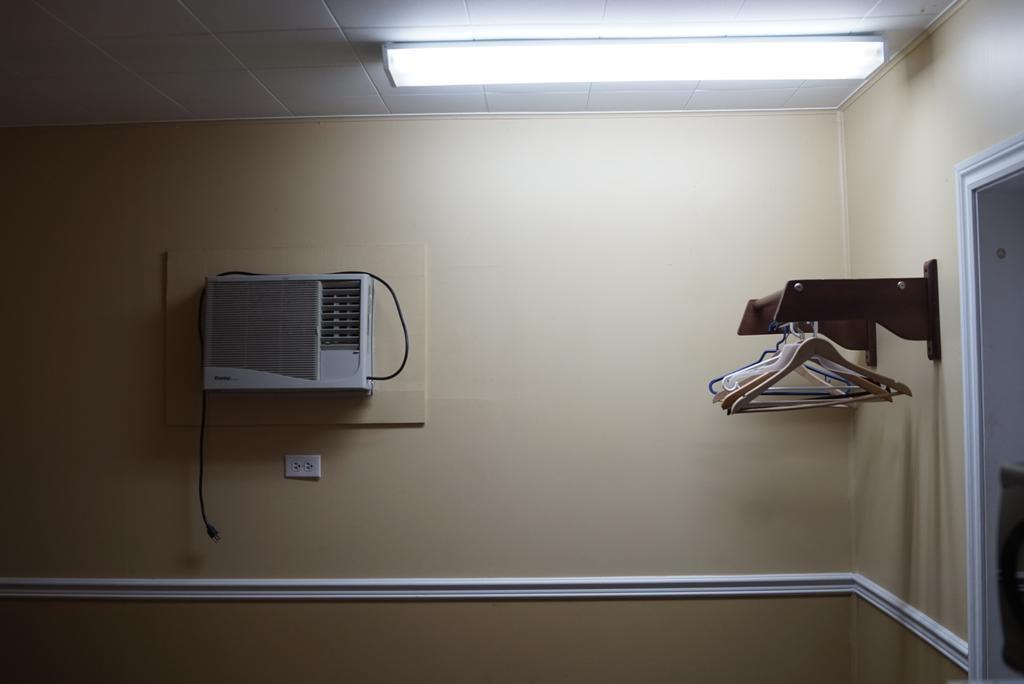 Motel Montreal Notre-Dame-de-l'Ile-Perrot Εξωτερικό φωτογραφία